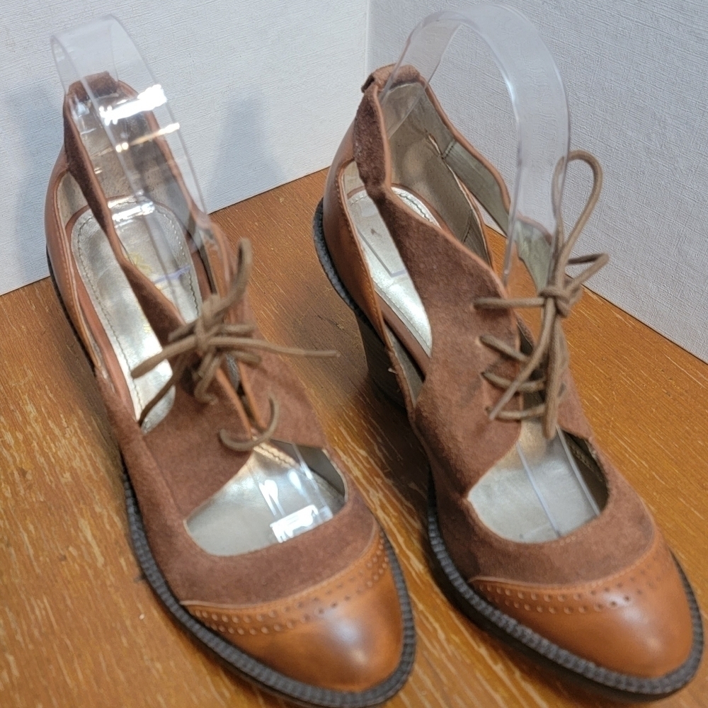 Kenneth Cole reaction 7.5 kit N cute leather upper around 4 inch heels.